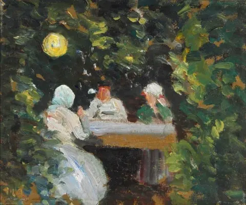 Une petite réunion autour de la table à la lumière de la lanterne chinoise Un soir d'été au jardin 1912