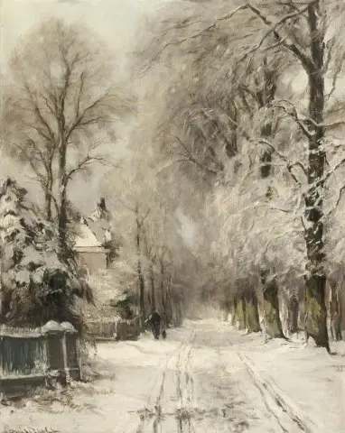 Wandern entlang einer verschneiten Gasse