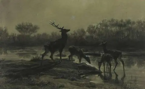 Hjort som drikker ved en månebelyst innsjø 1867