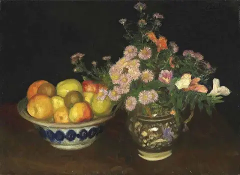 En Kanna Med Vilda Blommor Och Frukt I En Skål