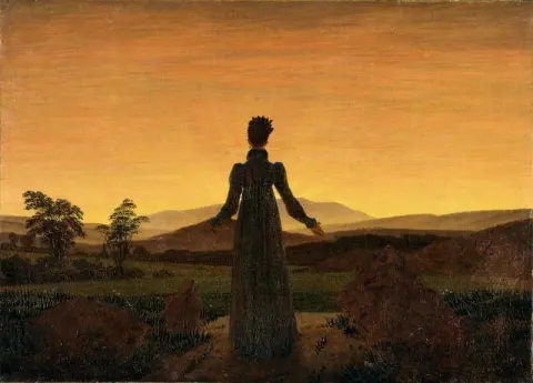 Frau Vor Der Untergehenden Sonne