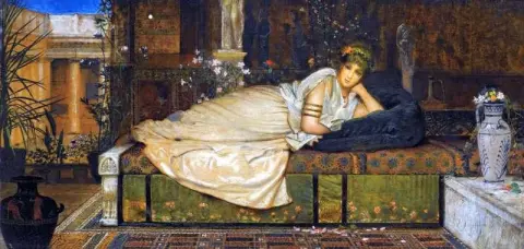 En dam i en klassisk interiör 1874