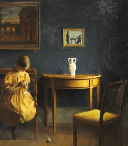 Interior de la casa de Ilsted con su hija tejiendo 1904