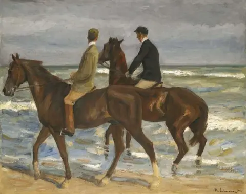 Zwei Reiter am Strand auf der linken Seite