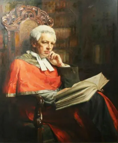 Portret Van Een Rechter Zittend Lezen In Een Gebeeldhouwde Stoel
