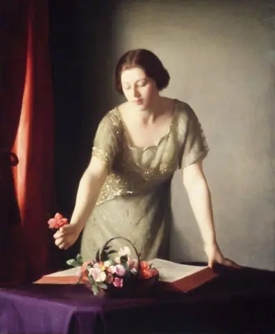 Flicka som arrangerar blommor ca 1921