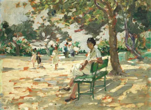 Figure In Un Parco