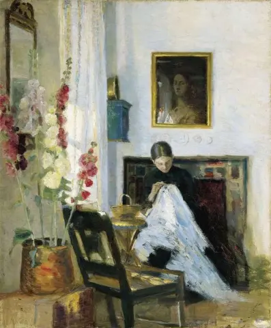 Interior com garota de costura