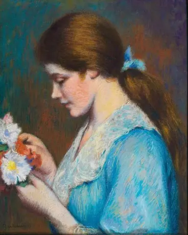 En Ung Kvinna Med En Bukett Blommor